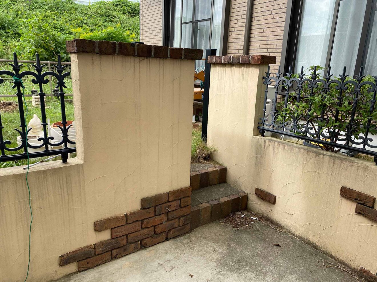 写真：リフォーム前の門塀周り