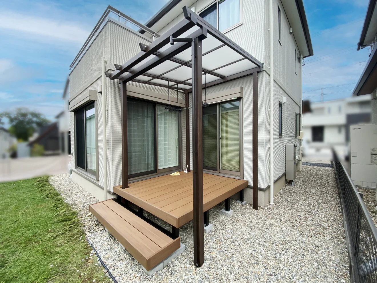 写真：テラス屋根、ウッドデッキ施工後 - 福田造園の施工事例（愛知県豊田市）