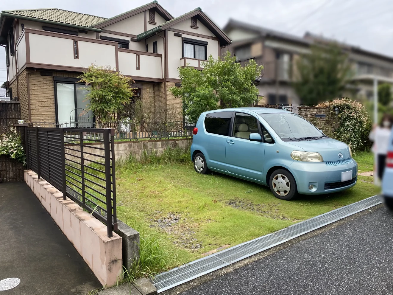写真：カーポート施工前の駐車場 - 福田造園の施工事例（愛知県岡崎市）