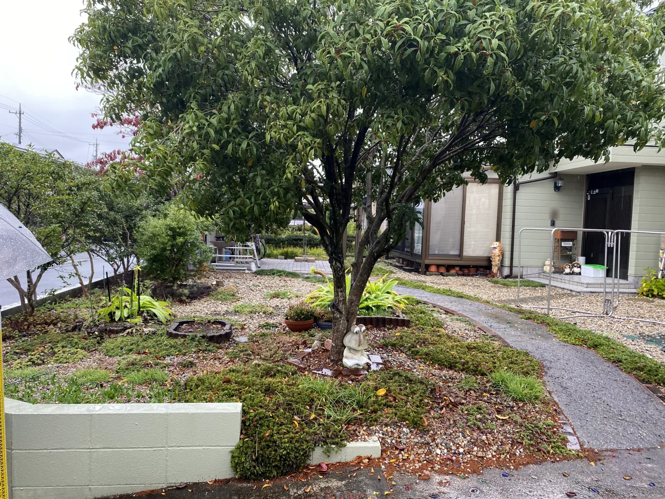 写真：リフォーム前のアプローチ - 福田造園の施工事例（愛知県みよし市）