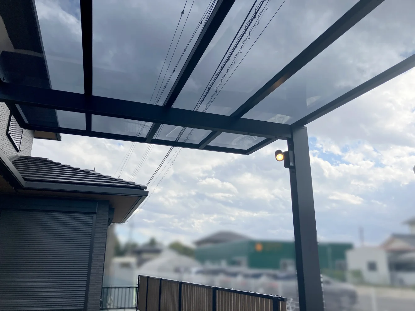 写真：カーポートに付けられた照明 - 福田造園の施工事例（愛知県みよし市）