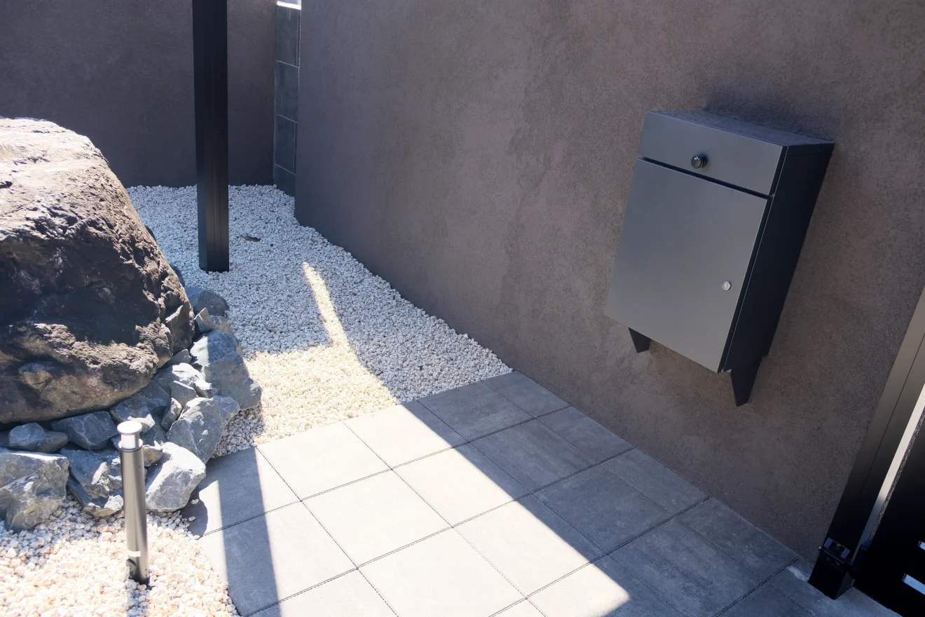 写真：ポスト - 福田造園の施工事例（愛知県豊田市）