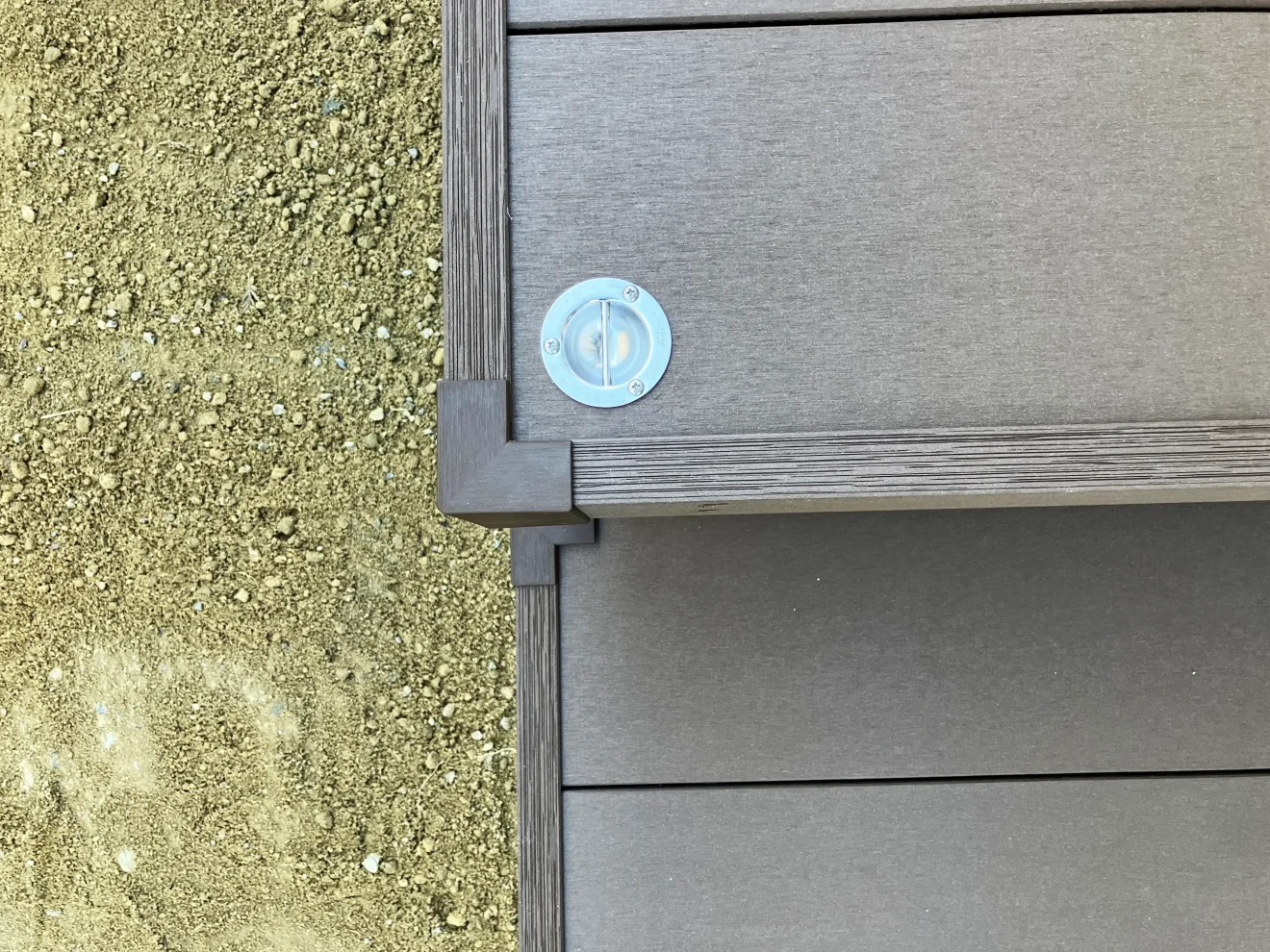 写真：ウッドデッキの埋め込みフック - 福田造園の施工事例（愛知県豊田市）