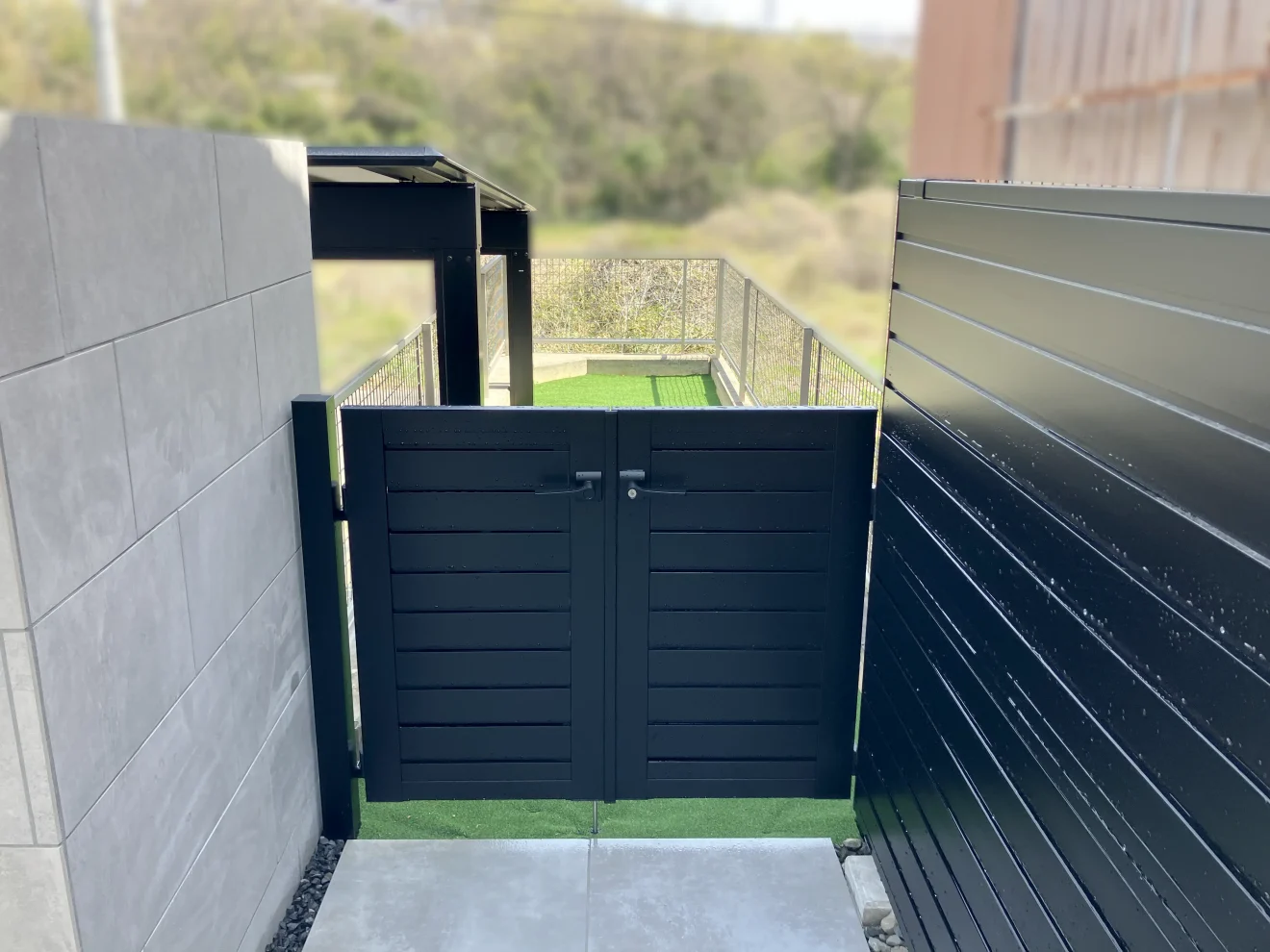 写真：門扉施工後の庭 - 福田造園の施工事例（愛知県みよし市）