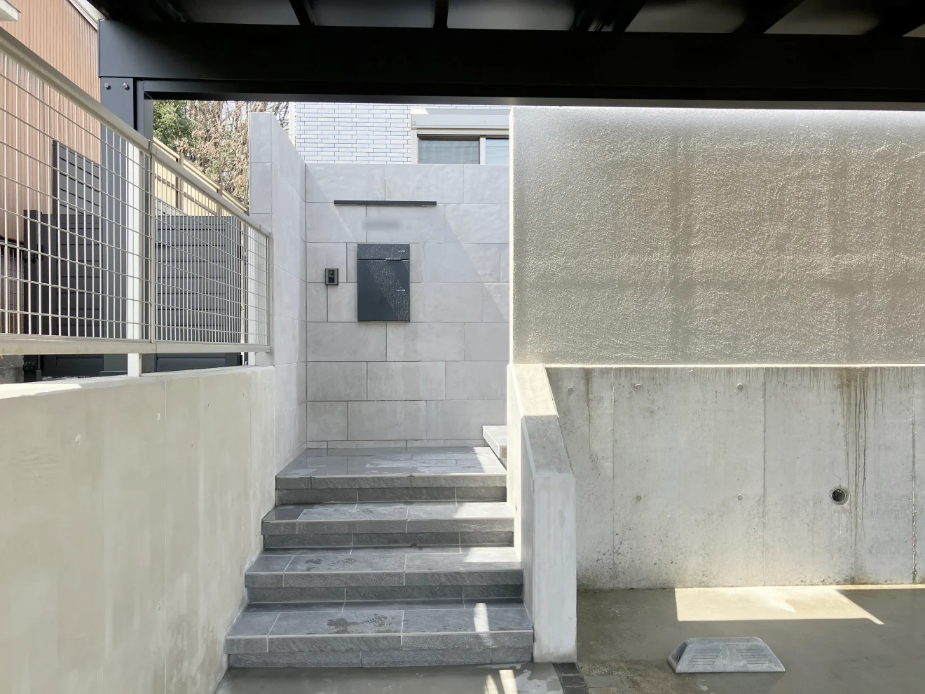 写真：リフォーム後の階段周り - 福田造園の施工事例（愛知県みよし市）