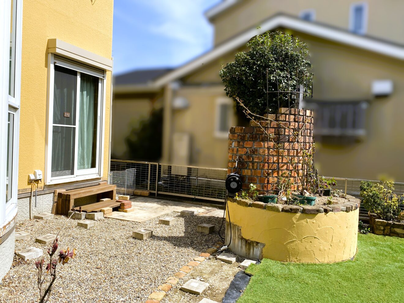 写真：ウッドデッキ、テラス屋根を施行する前の庭 - 福田造園の施工事例（愛知県名古屋市）