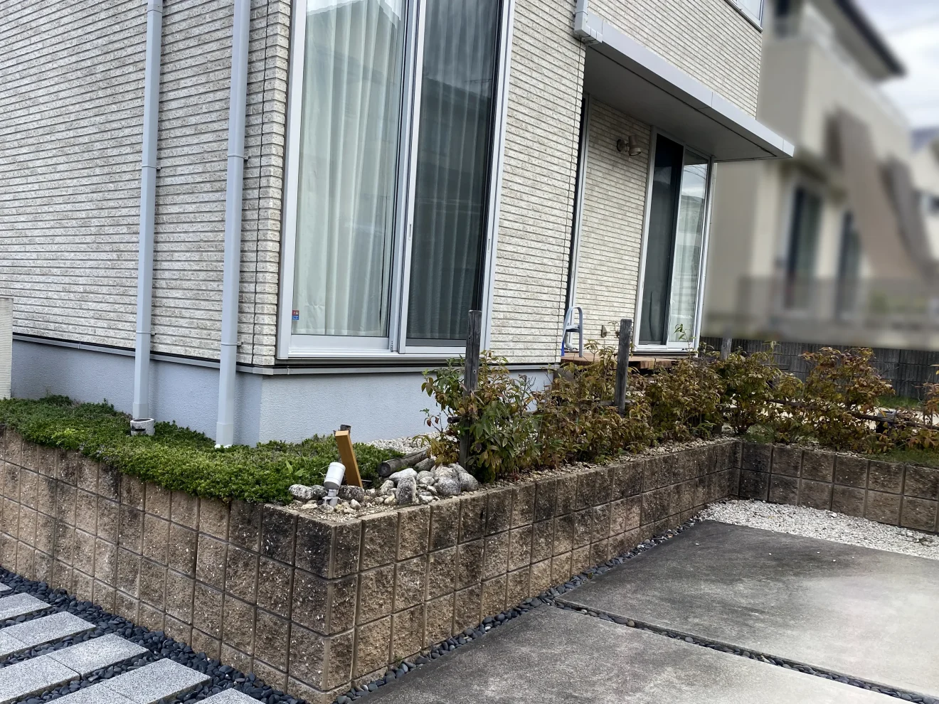 写真：フェンス施工前の庭 - 福田造園の施工事例（愛知県名古屋市）