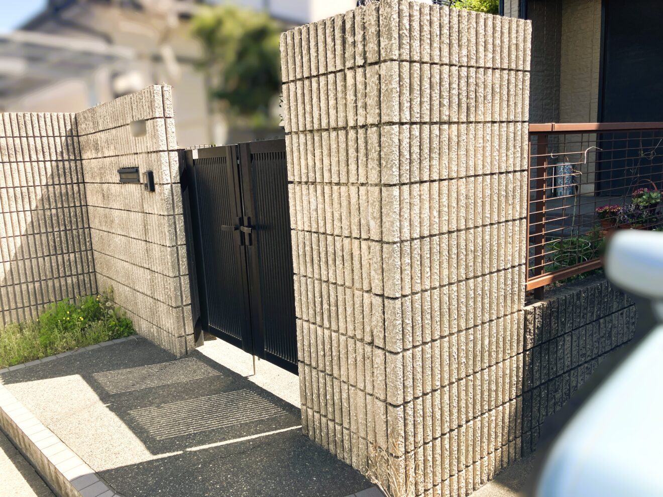 写真：リフォーム前の門塀