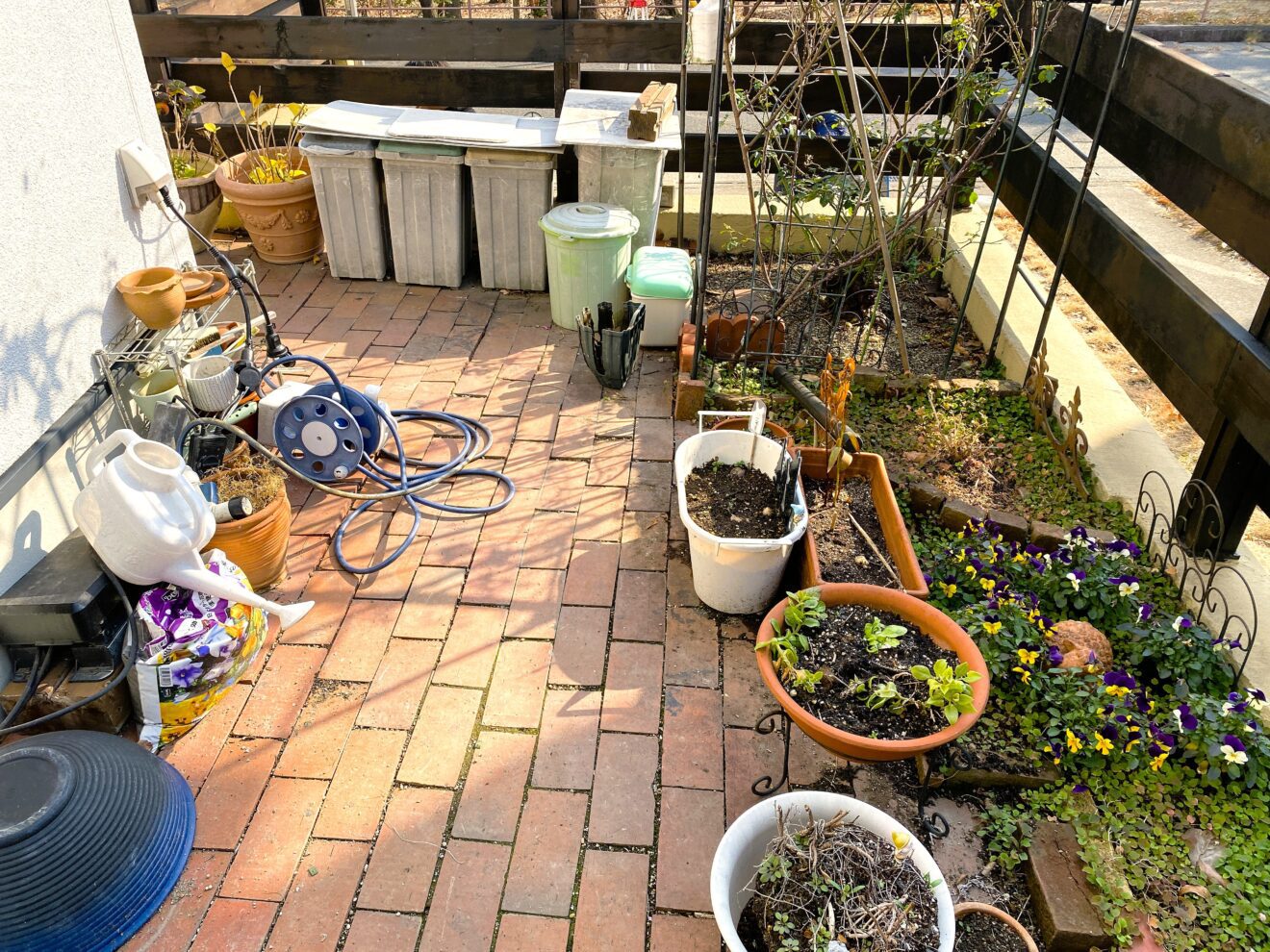 写真：リフォーム前のレンガ敷きの床 - 福田造園の施工事例（愛知県名古屋市）