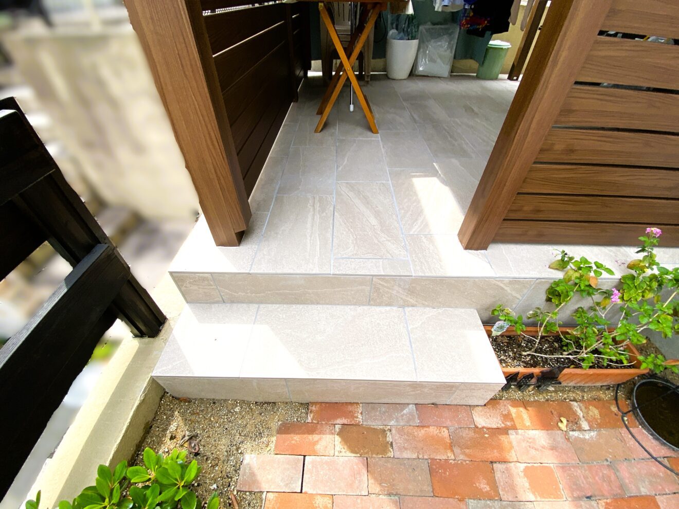 写真：リフォーム後のタイルデッキ - 福田造園の施工事例（愛知県名古屋市）