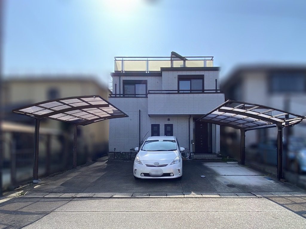 写真：駐車場とのカーポート - 福田造園の施工事例（愛知県豊田市）