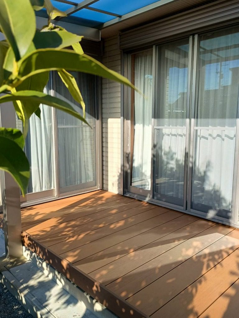 写真：ウッドデッキとテラス屋根施工後 - 福田造園の施工事例（愛知県岡崎市）