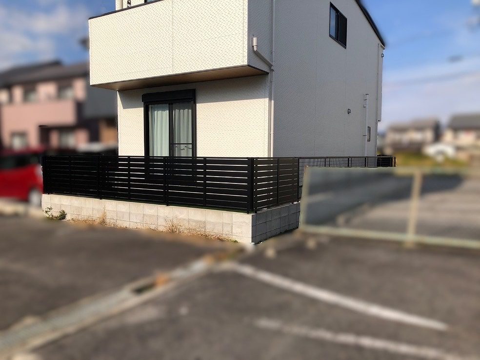 写真：フェンスと外観- 福田造園の施工事例（愛知県岡崎市）
