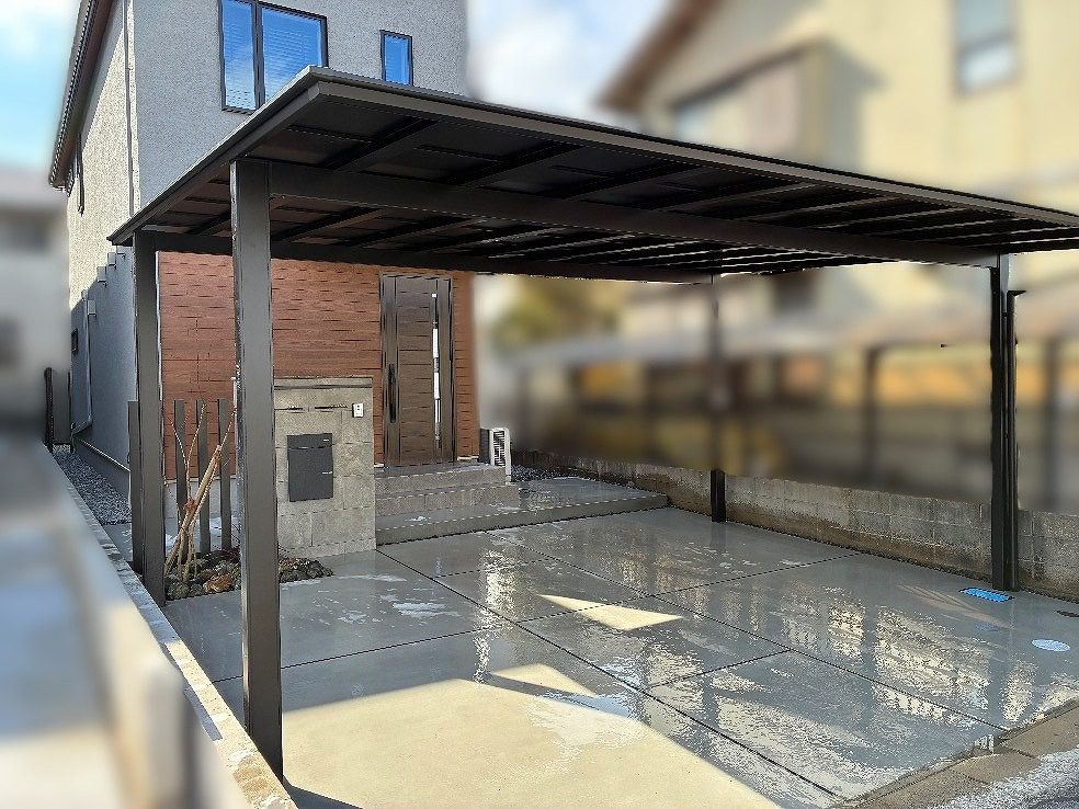 写真：土間コンクリートの駐車場とカーポート - 福田造園の施工事例（愛知県安城市）