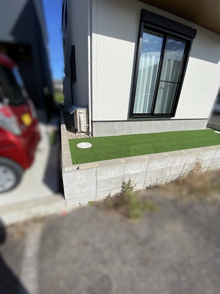 写真：ブロックと人工芝 - 福田造園の施工事例（愛知県岡崎市）
