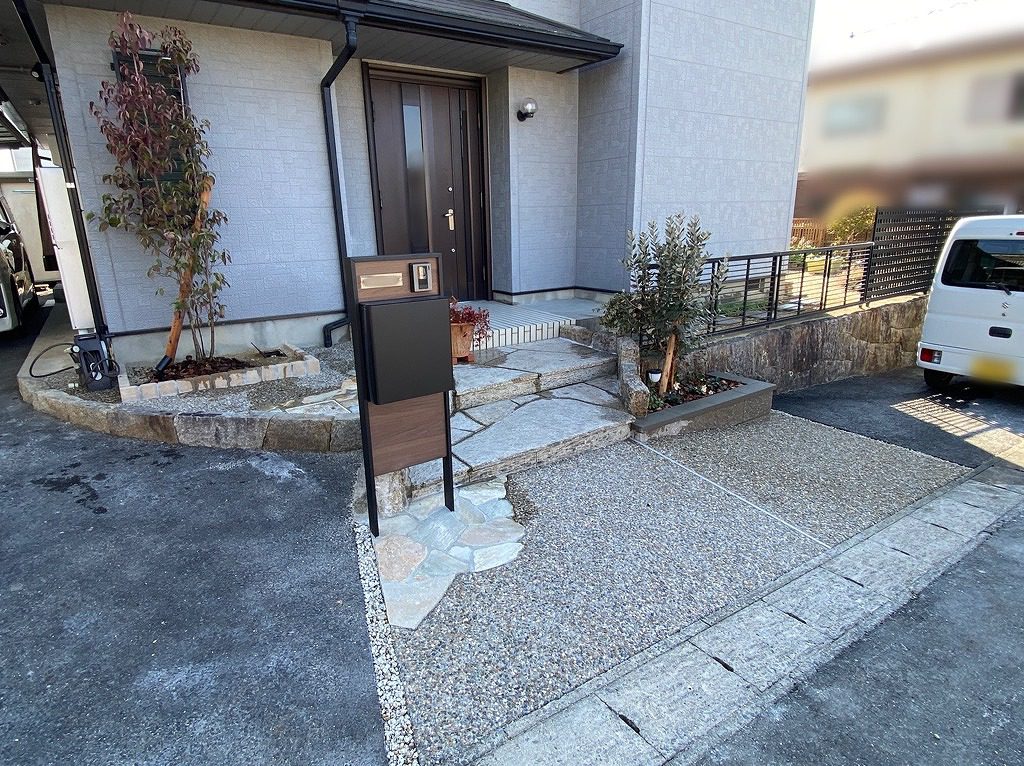 写真：リフォーム後のアプローチ01 - 福田造園の施工事例（愛知県豊田市）