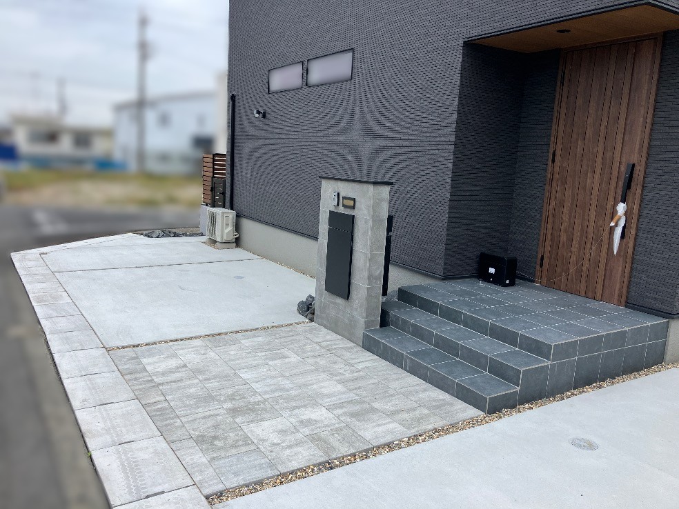 写真：新築外構工事後の駐車場04- 福田造園の施工事例（愛知県豊田市）
