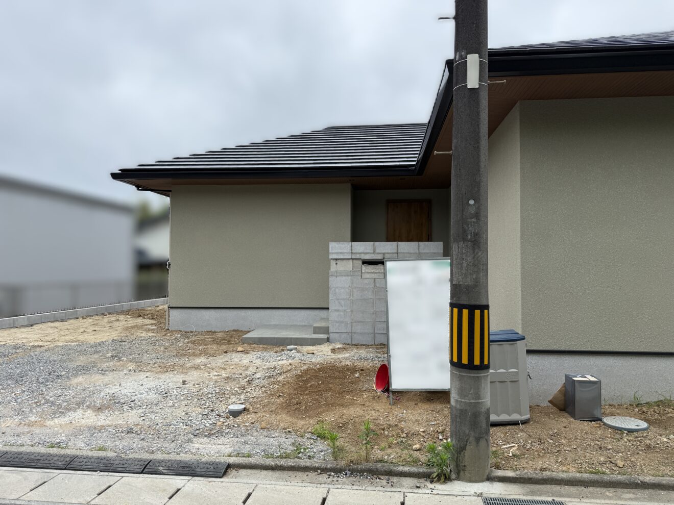 写真：新築外構工事前の外観02- 福田造園の施工事例（愛知県豊田市）